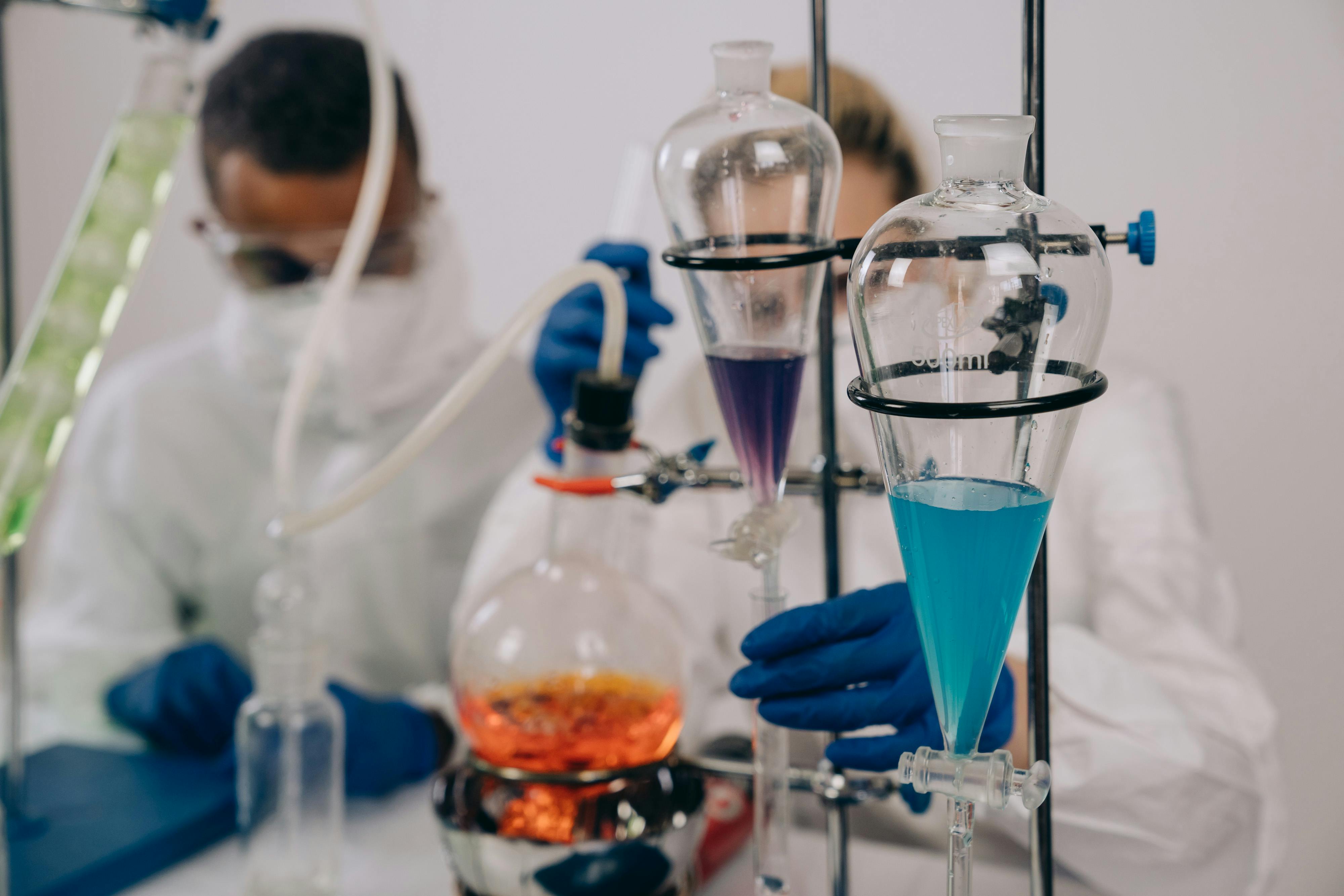 SDS cosa sono: significato, contenuti e obblighi per le aziende chimiche